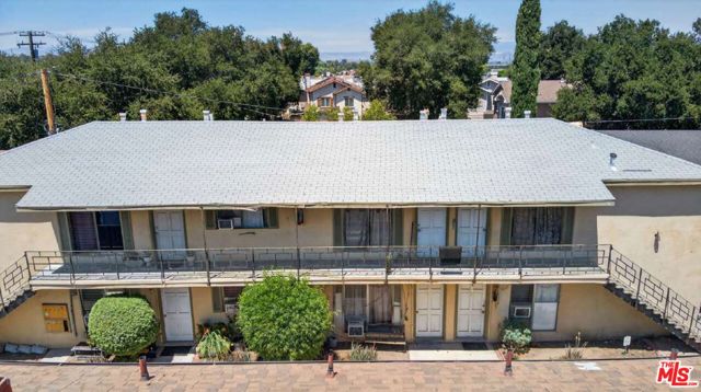 24966 Walnut Street, Santa Clarita CA: https://media.crmls.org/mediaz/5e7732f6-784d-4e87-8027-f0e1ccd16295.jpg