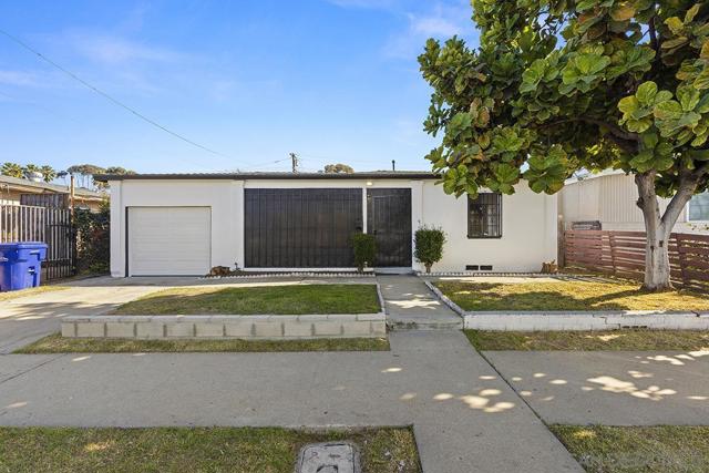 745 West St, San Diego CA: https://media.crmls.org/mediaz/5e774430-0c69-4e5b-9541-20a34dd8a045.jpg