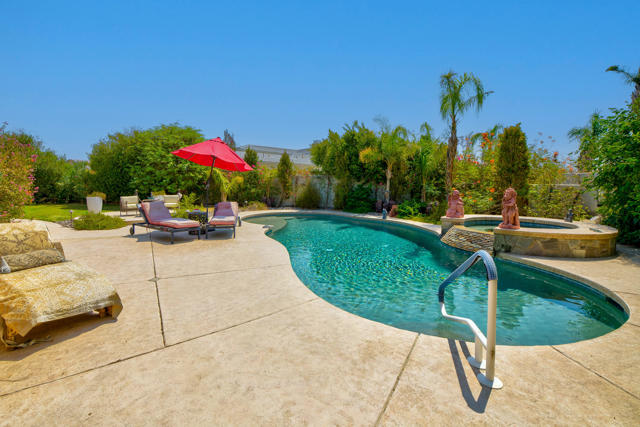 7 Chopin Court, Rancho Mirage CA: https://media.crmls.org/mediaz/5e77672c-d160-45f8-9220-aacf381ad036.jpg