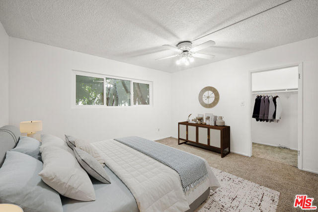 960 Larrabee Street, West Hollywood CA: https://media.crmls.org/mediaz/5e778e16-b4d5-4160-8e2f-30749e7267bb.jpg