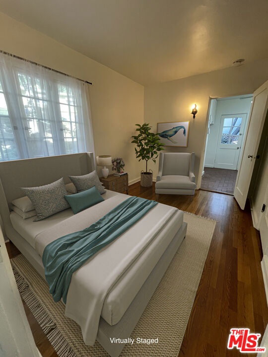 3116 Lake Hollywood Drive, Los Angeles CA: https://media.crmls.org/mediaz/5e77d4ef-234e-4b7d-94fd-53b2deb02622.jpg