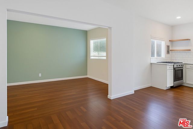 928 N Genesee Avenue, West Hollywood CA: https://media.crmls.org/mediaz/5e7820dd-745a-4e84-af2f-128a297cd940.jpg