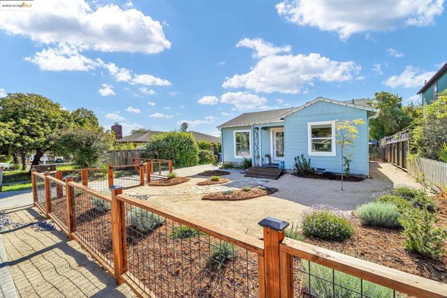 725 Trevethan Ave, Santa Cruz CA: https://media.crmls.org/mediaz/5e782df5-e918-47ea-9a8e-d888e2c5fd02.jpg