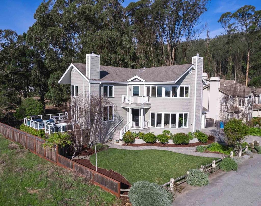 321 Magellan Avenue