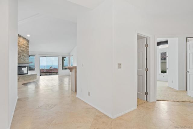1327 Caminito Batea, La Jolla CA: https://media.crmls.org/mediaz/5e783a04-cf9c-42ec-848e-2cee3098e972.jpg
