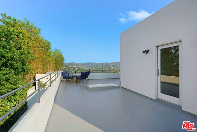 5118 Cerrillos Drive, Woodland Hills CA: https://media.crmls.org/mediaz/5e78700a-af59-47c8-a5aa-d4cb040a94d4.jpg