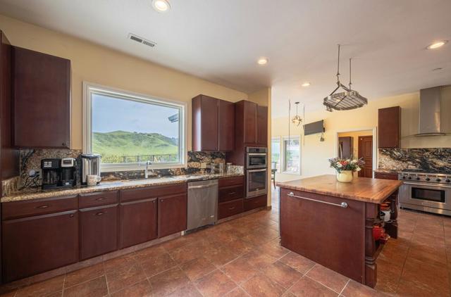 383 Corral De Tierra Road, Salinas CA: https://media.crmls.org/mediaz/5e78b38c-f46a-45c6-a0d2-4f722b6c2b98.jpg