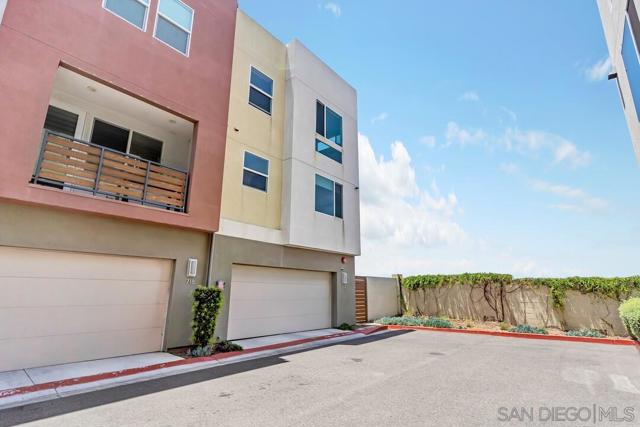 722 Anchor Ct, Chula Vista CA: https://media.crmls.org/mediaz/5e78ee6a-61b7-4ad0-9313-fc5270816524.jpg