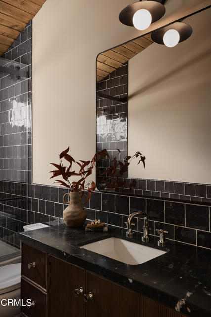 Detail Gallery Image 30 of 44 For 12406 La Maida St, Los Angeles,  CA 91607 - 3 Beds | 2 Baths