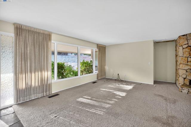 20521 Upper Hillview Dr, Sonora CA: https://media.crmls.org/mediaz/5e79c6b2-c5eb-496a-b19a-39fd77153a94.jpg