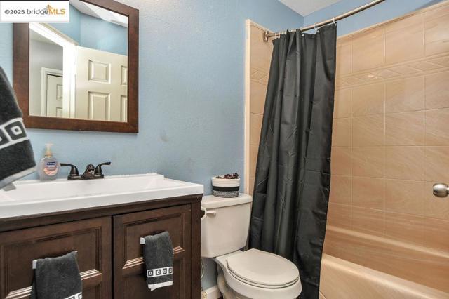 4866 Vinewood Way, Antioch CA: https://media.crmls.org/mediaz/5e79e023-2363-4110-b8f9-4c4687c55113.jpg