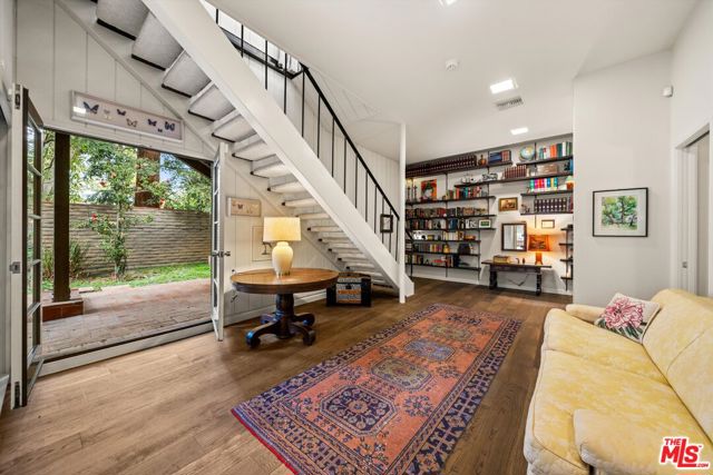 1048 E La Loma Avenue, Somis CA: https://media.crmls.org/mediaz/5e7b5926-dc60-4ec2-be44-a60d4d3ce9ca.jpg