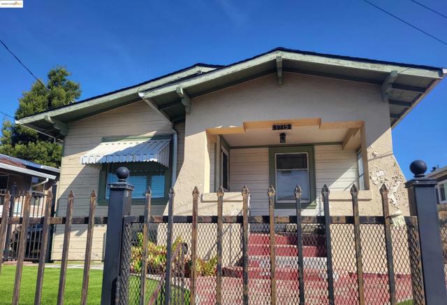 1715 87Th Ave, Oakland CA: https://media.crmls.org/mediaz/5e7b700f-6b87-4d2d-919e-ee1d9d4438a0.jpg