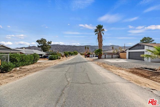 6042 Cahuilla Avenue,  CA: https://media.crmls.org/mediaz/5e7b7232-596a-417d-8fbf-ca131ec5f4b0.jpg