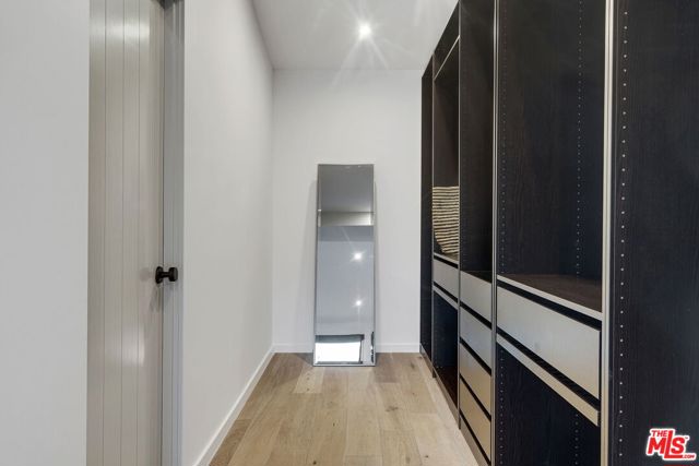 8400 Edwin Drive, Los Angeles CA: https://media.crmls.org/mediaz/5e7b7fb5-2dfc-4aa6-a125-94d0ea0f536e.jpg