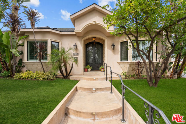 5767 Lasaine Avenue photo 2