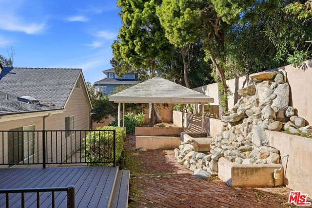 31763 Cottontail Lane, Malibu CA: https://media.crmls.org/mediaz/5e7bc509-ed63-4b95-9a60-728b70506a92.jpg