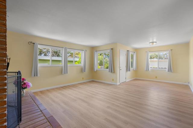 7 Setter Place, Monterey CA: https://media.crmls.org/mediaz/5e7bfa6f-7671-4ea9-9f22-722a49ed4072.jpg
