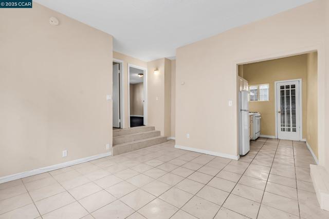 2150 35Th Ave, Oakland CA: https://media.crmls.org/mediaz/5e7bfb78-5798-4bc3-908a-db60cf3debe9.jpg