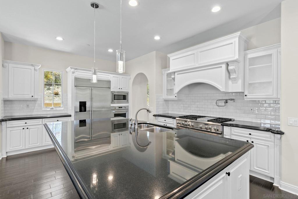 8306 The Landing Way - photo 13