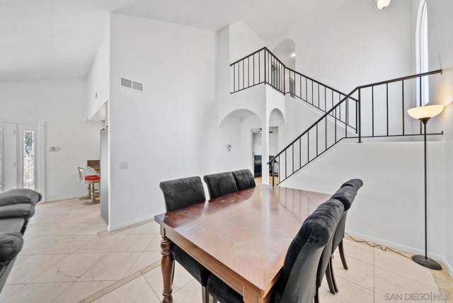 2492 Royal Saint James Dr, El Cajon CA: https://media.crmls.org/mediaz/5e7c2bea-d19f-4468-b379-20890487721d.jpg