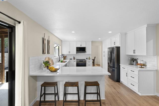 721 Woodmeadow Pl, Oakley CA: https://media.crmls.org/mediaz/5e7d2afd-f622-4f6c-b0c0-0c1565b46342.jpg