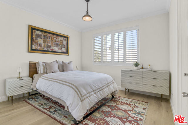 Drew Fenton | 11974 Mayfield Avenue Los Angeles CA | MLS: 7517831