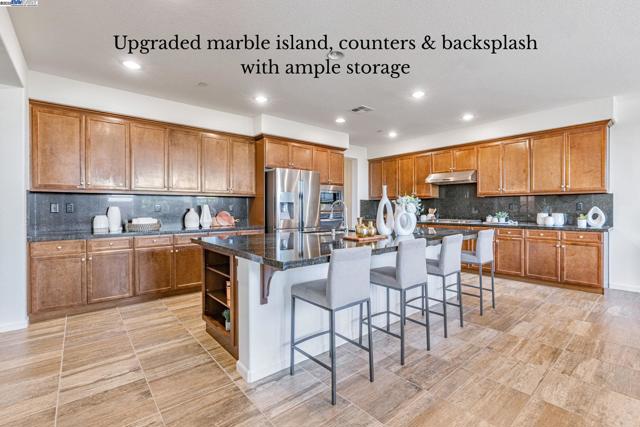 4005 Sarasta Bay Dr, Pittsburg CA: https://media.crmls.org/mediaz/5e7e0447-c45b-4027-8dad-c70e9554d21e.jpg