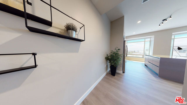 520 N Central Avenue, Glendale CA: https://media.crmls.org/mediaz/5e7e0f9b-2edf-4dad-9982-151fe38ddc71.jpg