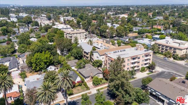4385 Camellia Avenue, Studio City CA: https://media.crmls.org/mediaz/5e7e2ddd-b845-40b5-bd7d-e52d4de65e97.jpg