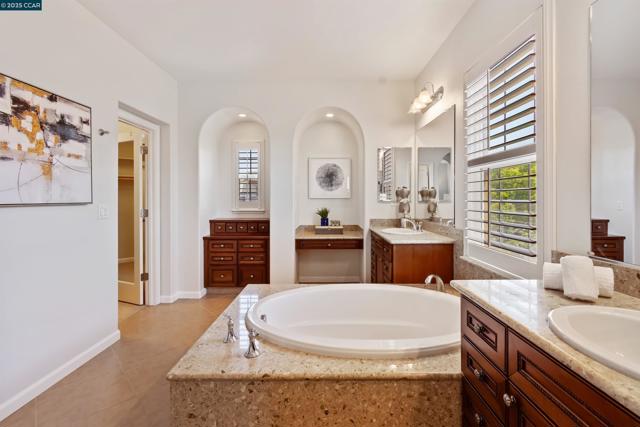 5214 Kenilworth Way, San Ramon CA: https://media.crmls.org/mediaz/5e7e694a-caef-48f2-9b70-29bf80434c91.jpg