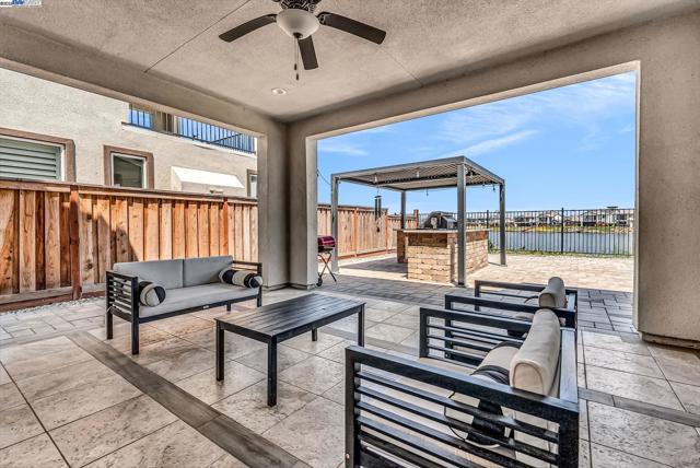 2859 Wylin Blvd, Lathrop CA: https://media.crmls.org/mediaz/5e7eff20-553b-44b5-b277-5af98fda4ff7.jpg