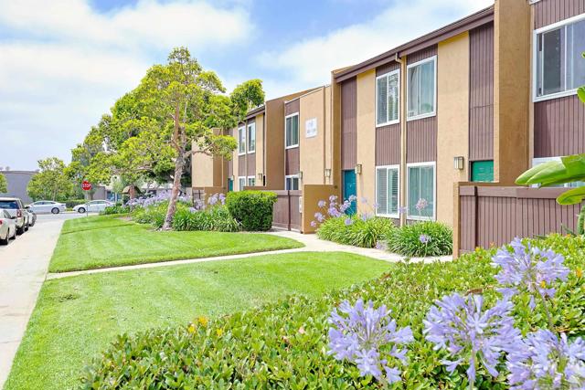 3454 Castle Glen Dr., San Diego CA: https://media.crmls.org/mediaz/5e7f66c1-b8e0-4ae5-bab2-8fe138ccf54f.jpg