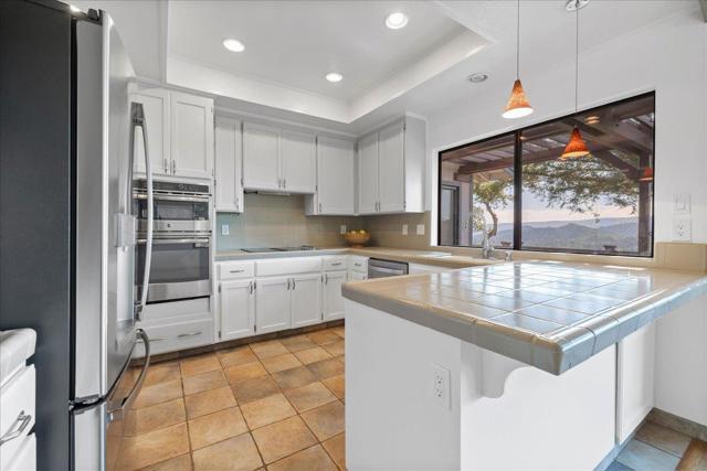 25435 Hutchinson Road, Los Gatos CA: https://media.crmls.org/mediaz/5e7fa1b3-a8ea-4885-9ca8-f3a6e722dcea.jpg