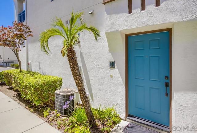 11952 Cypress Canyon Rd, San Diego CA: https://media.crmls.org/mediaz/5e7fa966-97dc-45d8-8d38-36e4e6e87a62.jpg