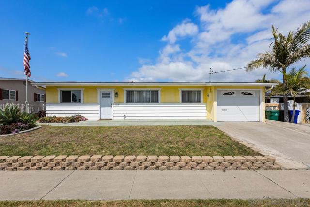 4870 Doliva Dr, San Diego CA: https://media.crmls.org/mediaz/5e7fe4aa-5021-43a4-876e-acca6d7f216c.jpg