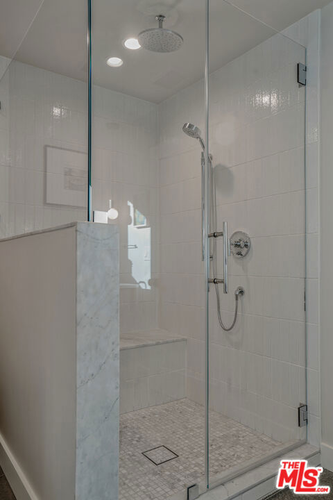 654 S Cumberland Drive, Lake Arrowhead CA: https://media.crmls.org/mediaz/5e7ffad4-be5f-459b-9e8c-70cd69e8dbd4.jpg