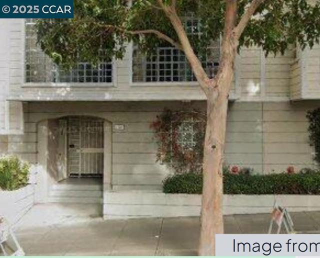 1174 Eddy St, San Francisco CA: https://media.crmls.org/mediaz/5e802f45-cbc1-45c0-a8c9-88d27d340de1.jpg
