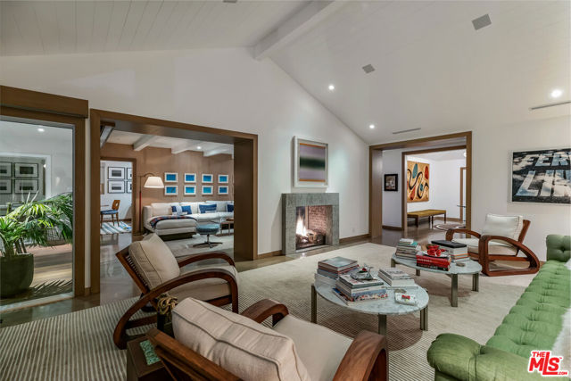 8814 Pinto Place, Los Angeles CA: https://media.crmls.org/mediaz/5e8031dc-9811-4632-9c19-8988033a76c1.jpg