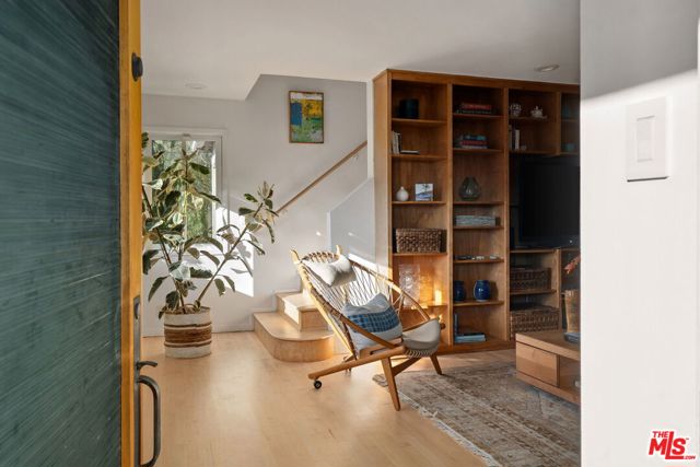 626 Pacific Street, Santa Monica CA: https://media.crmls.org/mediaz/5e809b67-ba3e-4c7c-9347-13756d08e4c3.jpg
