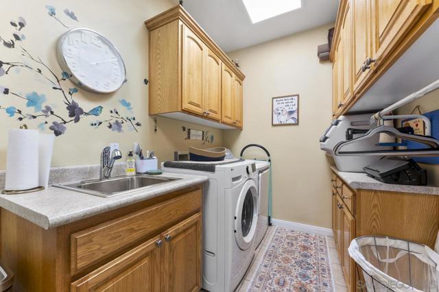 2216 Crest Dr, El Cajon CA: https://media.crmls.org/mediaz/5e80a368-5f9e-4424-8328-0d86d85068a7.jpg