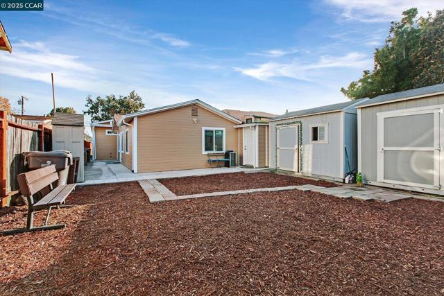 2027 83Rd Ave, Oakland CA: https://media.crmls.org/mediaz/5e80e259-d320-488e-90c5-2b85b588ff99.jpg