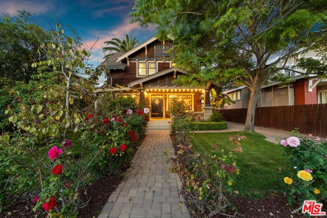1654 5th Avenue, Los Angeles CA: https://media.crmls.org/mediaz/5e8147d4-3f5f-49c9-82e9-fa25591b544f.jpg