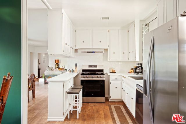 5940 Varna Avenue, Valley Glen CA: https://media.crmls.org/mediaz/5e814fa6-e676-423a-9400-5b745d5aa202.jpg
