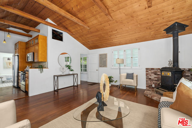 10545 Selkirk Lane, Los Angeles CA: https://media.crmls.org/mediaz/5e81870d-3489-44b7-ba7a-11e37fd59188.jpg