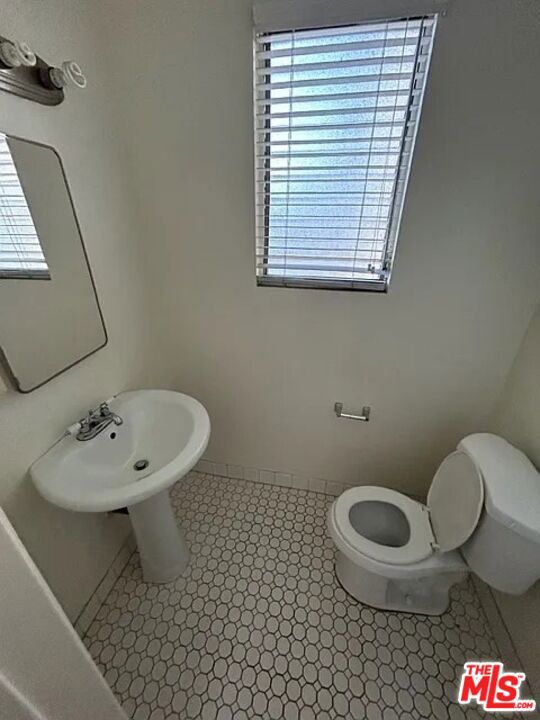 https://media.crmls.org/mediaz/5e81d023-dbbb-421b-95b6-7a412561e44a.jpg?preset=X-Large