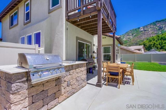 3207 Meadow Side Pl, Escondido CA: https://media.crmls.org/mediaz/5e8276bc-8335-4a70-9e9c-063261ac8639.jpg