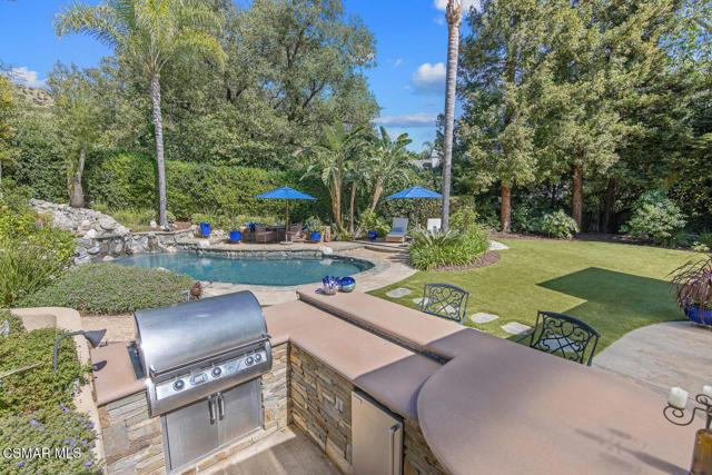 1732 Crooked Trail Place, Westlake Village CA: https://media.crmls.org/mediaz/5e82e7ec-9829-423b-990a-b3c74cc2f310.jpg