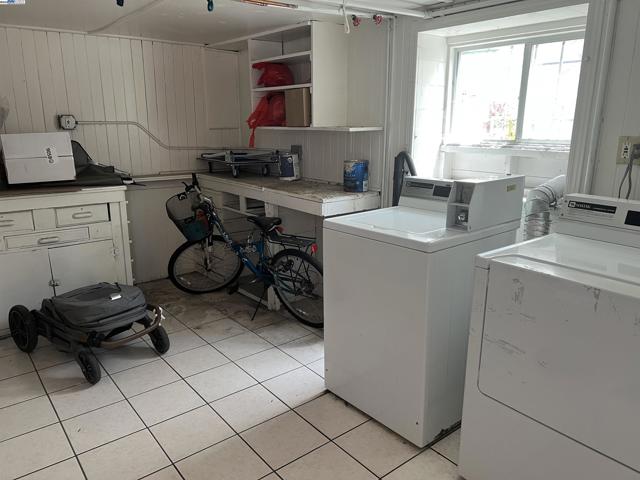 905 Alice St, Oakland CA: https://media.crmls.org/mediaz/5e832880-90ae-4b9f-8d35-09b94bd45339.jpg