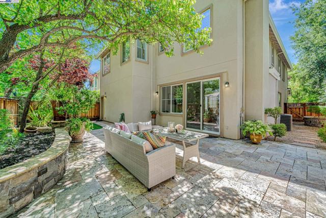 260 Abigail Cir, Danville CA: https://media.crmls.org/mediaz/5e8341b4-01e2-4cdf-9a62-9457eeb11abe.jpg